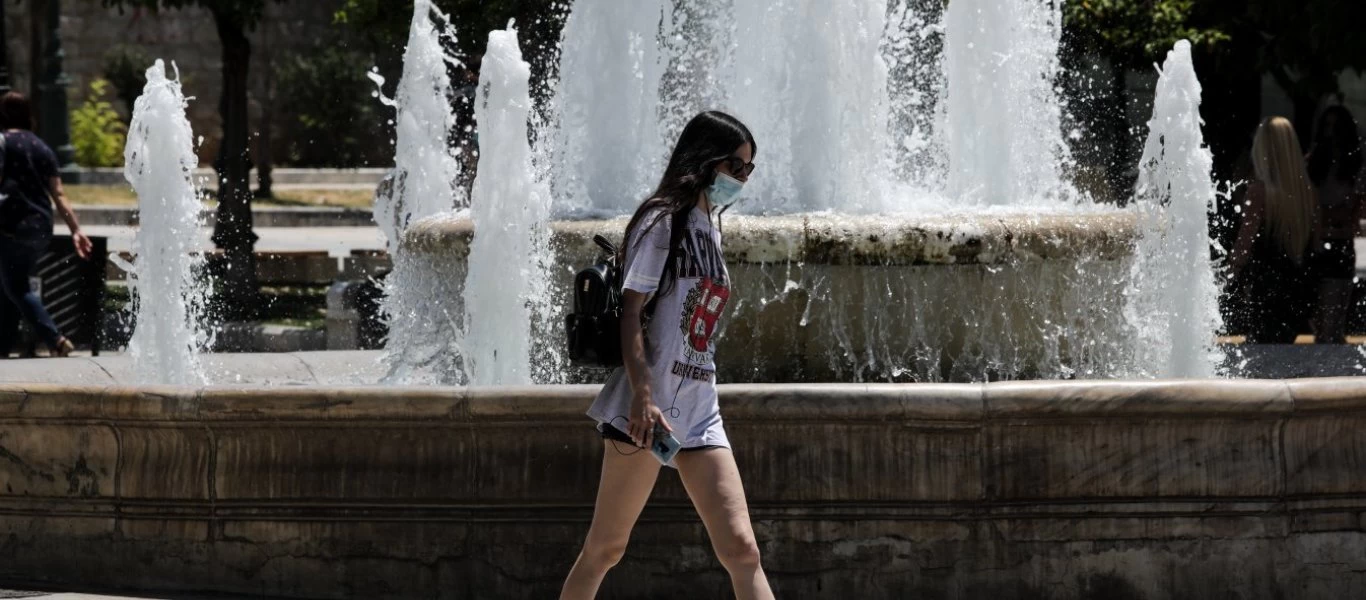 Τέλος (επιτέλους) από σήμερα οι μάσκες σε εξωτερικούς χώρους λόγω... καύσωνα - Πότε σταματάει η απαγόρευση κυκλοφορίας